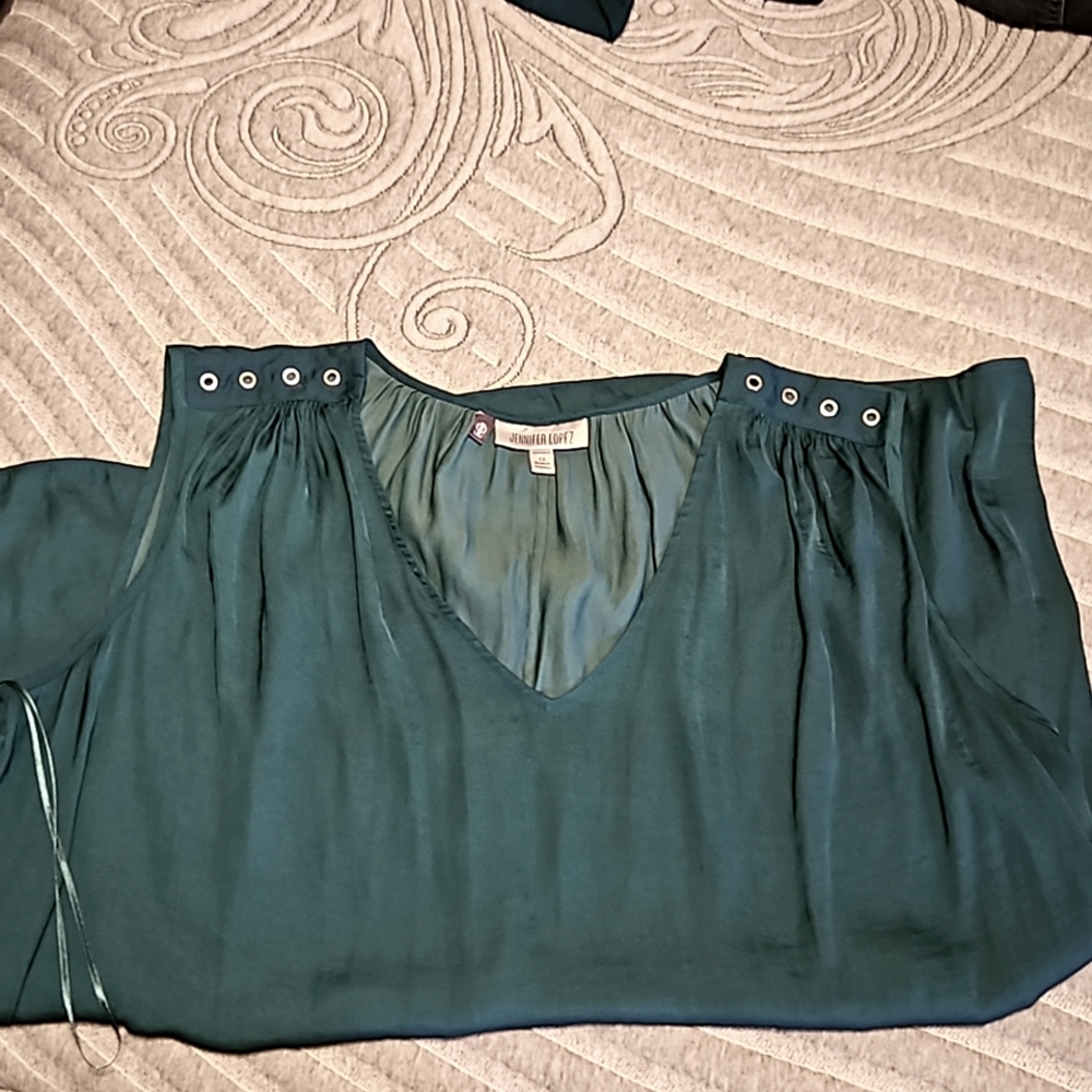 Sleeveless dressy top